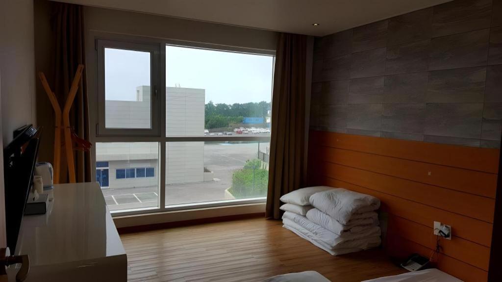 Ewha Hotel Csedzsu Kültér fotó