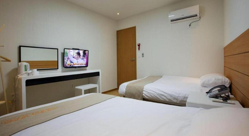 Ewha Hotel Csedzsu Kültér fotó