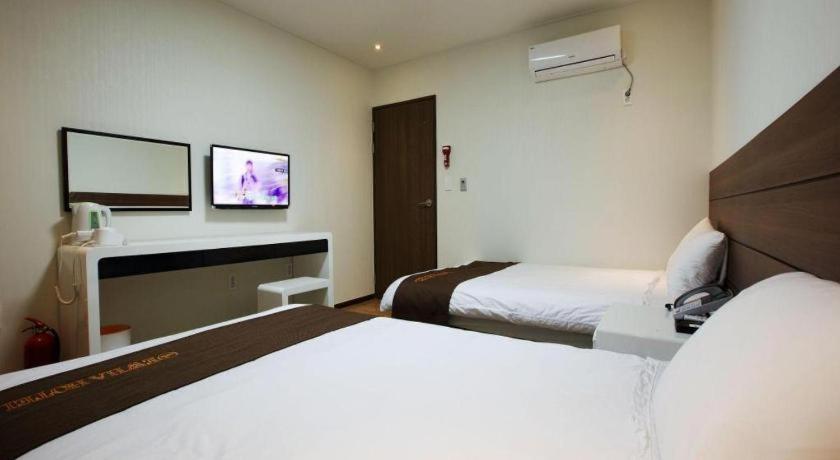 Ewha Hotel Csedzsu Kültér fotó